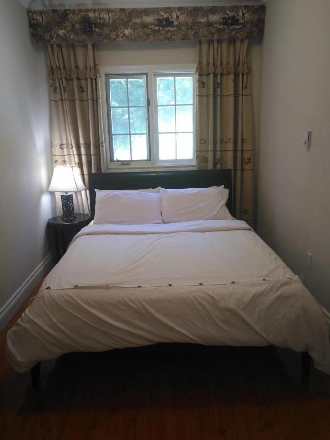 Lakeside Private Suite-queen Bed *